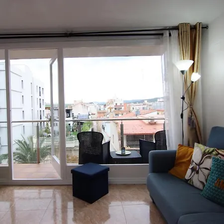 With Balcony Close To The Apartamento